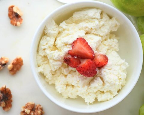 Творог-и-другие-способы-получить-больше-10-граммов-белка-без-протеинового-порошка