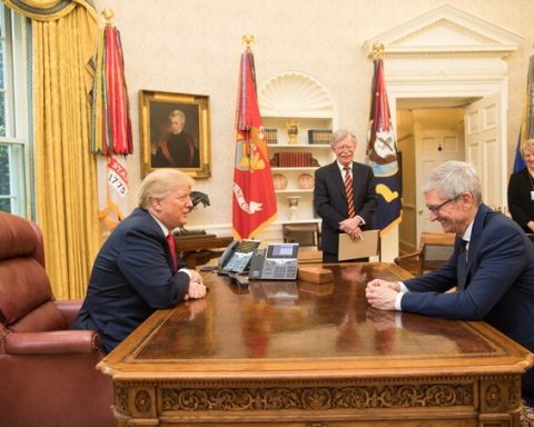 apple-will-invest-$-100-billion-in-new-obligations-presented-by-trump