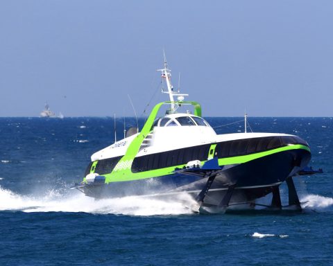 Из Сочи-в Сухум-отправился-первый-тестовый-рейс-пассажирского-судна-«Комета-120М»