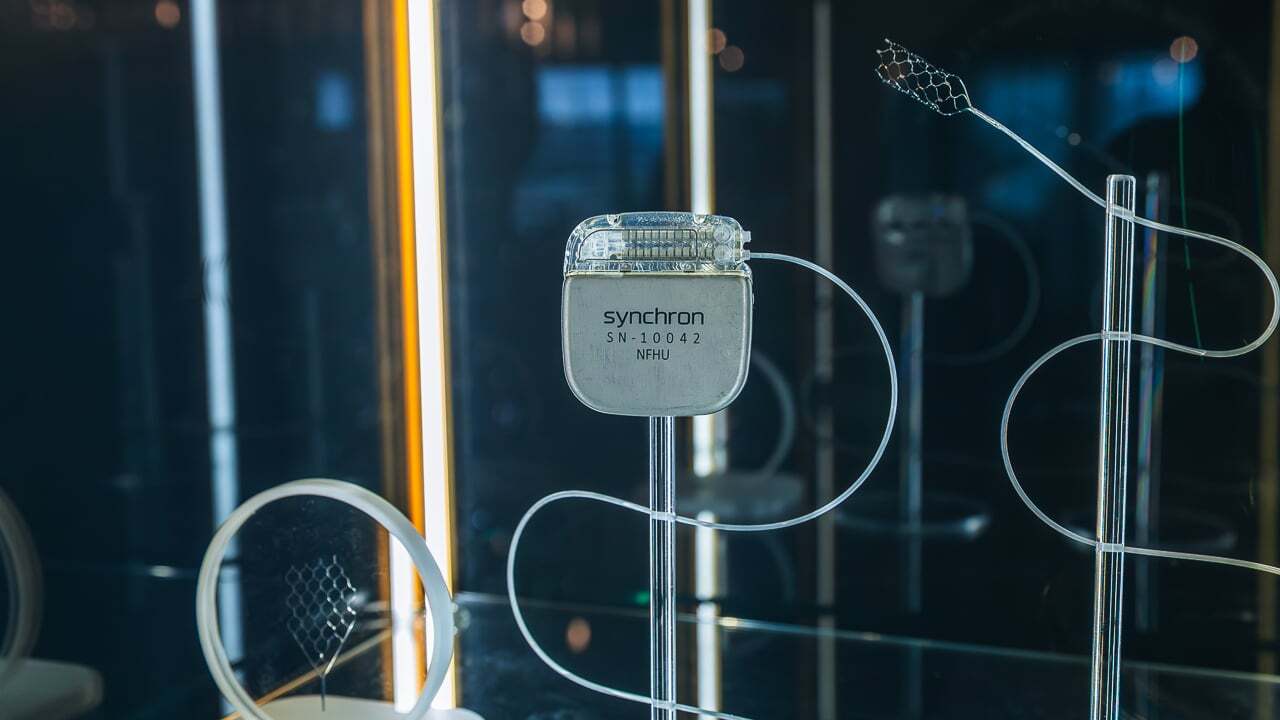 apple-и-synchron-подключили-человека-к-ipad-с-помощью-нейрочипа