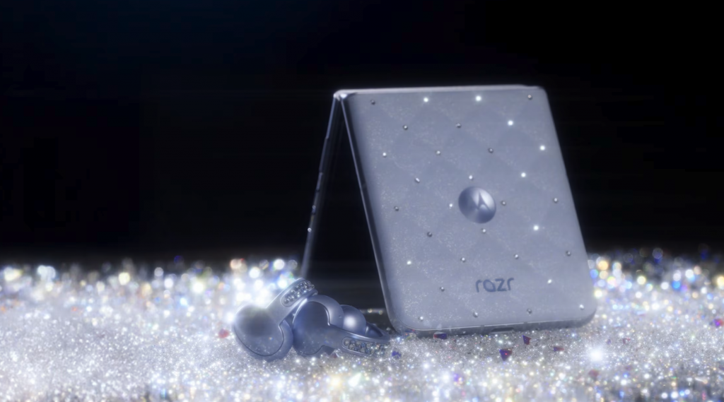 motorola-представила-раскладушку-razr-2025-с-кристаллами-swarovski