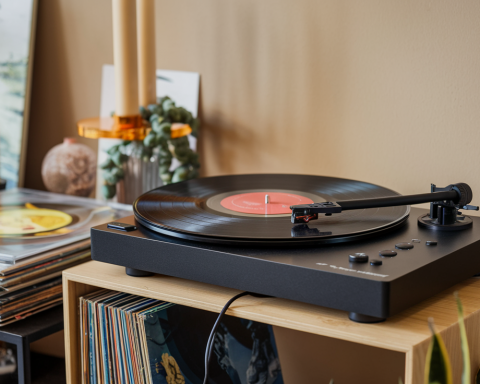 m.-video-eldorado-called-the-best-selling-vinyl-players-of-2025