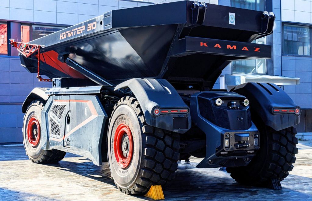 moscow-showed-unmanned-career-dump-truck-kamaz-“jupiter-30”