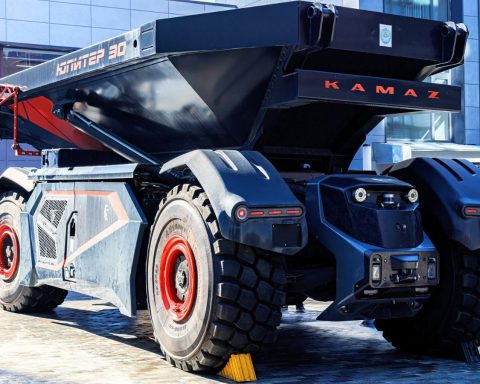 moscow-showed-unmanned-career-dump-truck-kamaz-“jupiter-30”