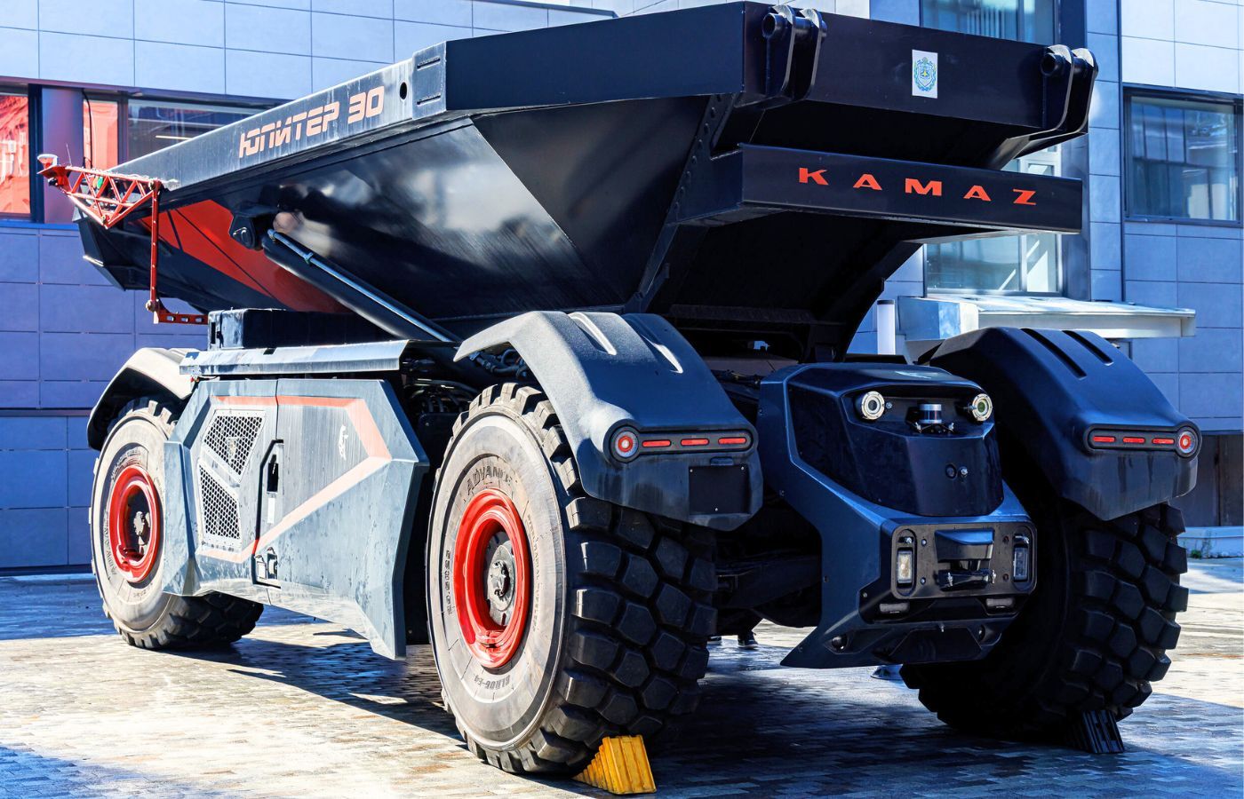 moscow-showed-unmanned-career-dump-truck-kamaz-“jupiter-30”