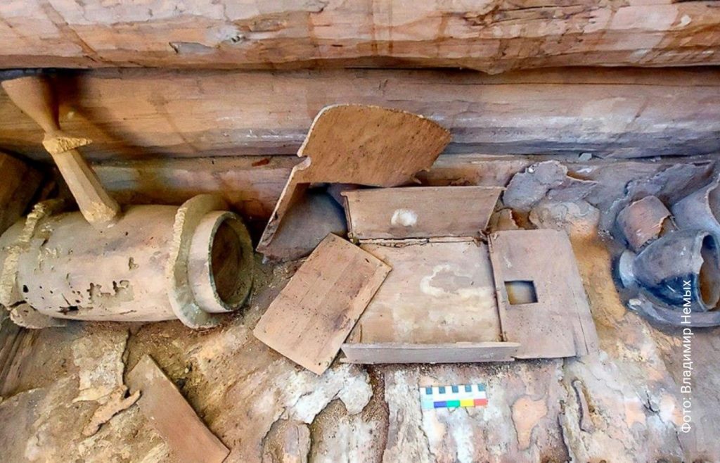 hermitage-exhibits-turned-out-to-be-parts-of-the-ancient-moonshine-from-the-ii-century