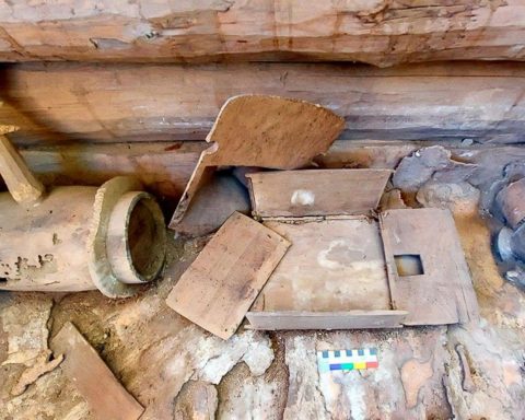 hermitage-exhibits-turned-out-to-be-parts-of-the-ancient-moonshine-from-the-ii-century