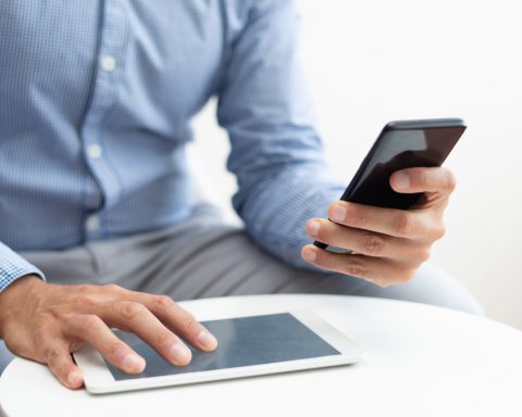 Эксперт-объяснил-риск-покупки-б/у-смартфонов-«неизвестными»-комплектующими