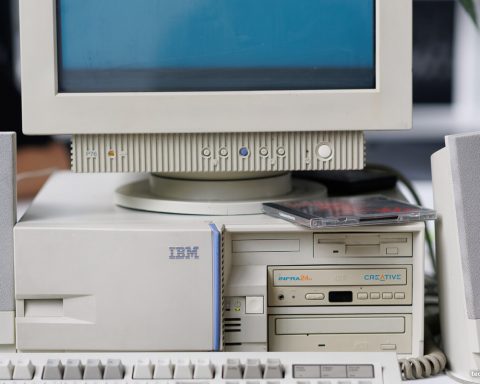 the-minsk-resident-restored-the-rare-ibm-computer-of-the-1990s.-it-took-five-years