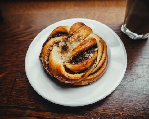 Стал-известен-кодовый-десерт-android-17 —-булочка-с корицей