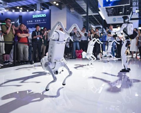 Китай-стремительно-развивает-индустрию-гуманоидных-роботов,-заметили-эксперты