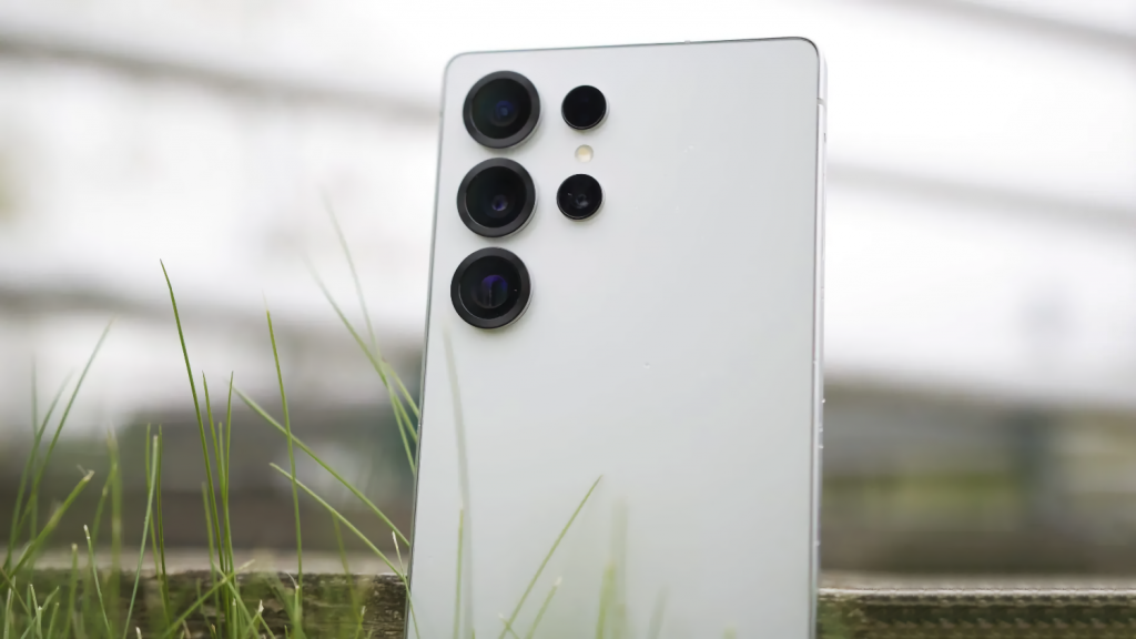 the-new-bug-in-beta-android-16-for-one-ui-8-stains-the-moon-in-purple-with-zuma