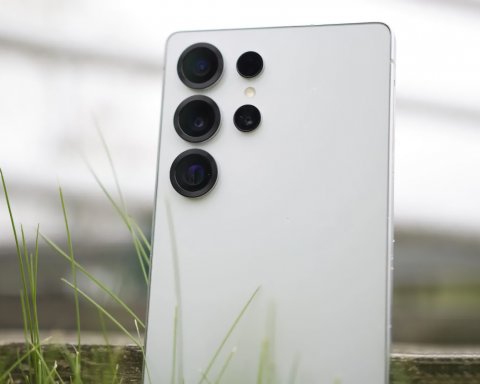 the-new-bug-in-beta-android-16-for-one-ui-8-stains-the-moon-in-purple-with-zuma