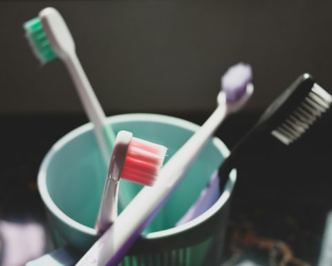 Чистка-зубов-—-всё?-Бактерии-впервые-обошли-защиту-зубных-паст
