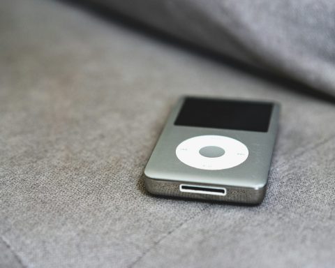 zumers-returned-fashion-to-mp3-players:-they-refuse-musical-subscriptions