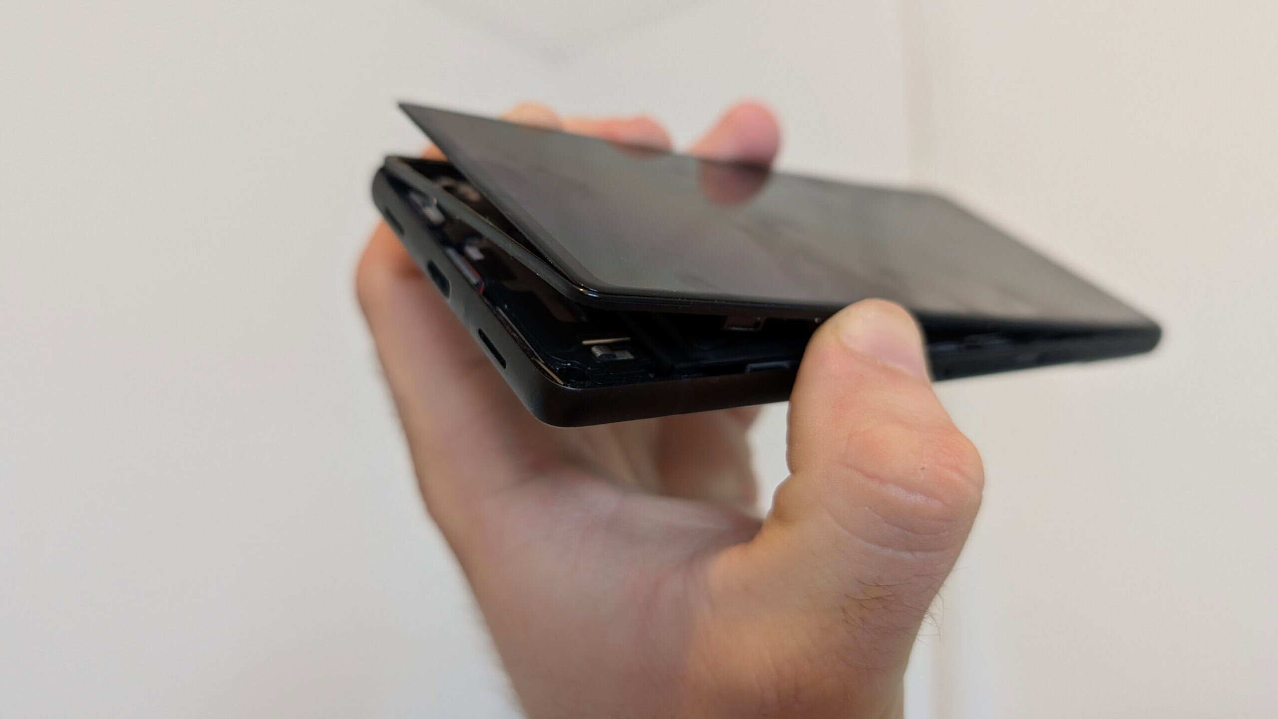 more-and-more-pixel-users-are-dissatisfied-with-the-situation-with-overheating-batteries