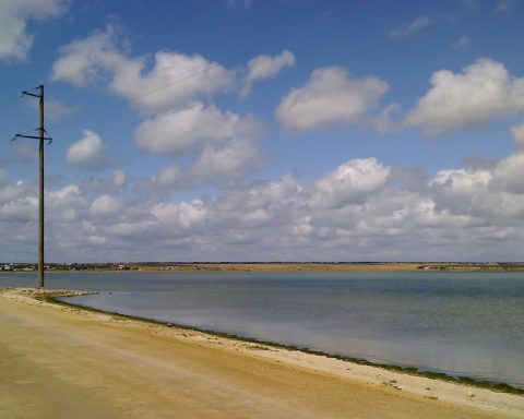 scientists-noticed-the-drying-of-the-crimean-hypericular-lakes