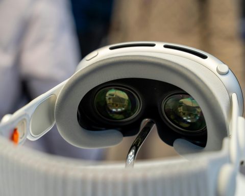 high-price-and-slow-updates-inhibited-apple-vision-pro-sales