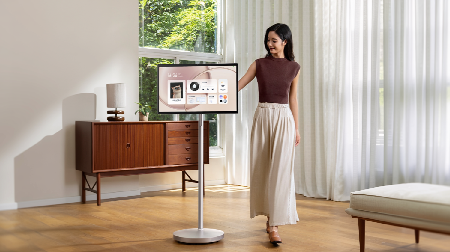 xiaomi-представила-умный-дисплей-с-hdmi-и-батареей-на-9700-мАч-за-$555