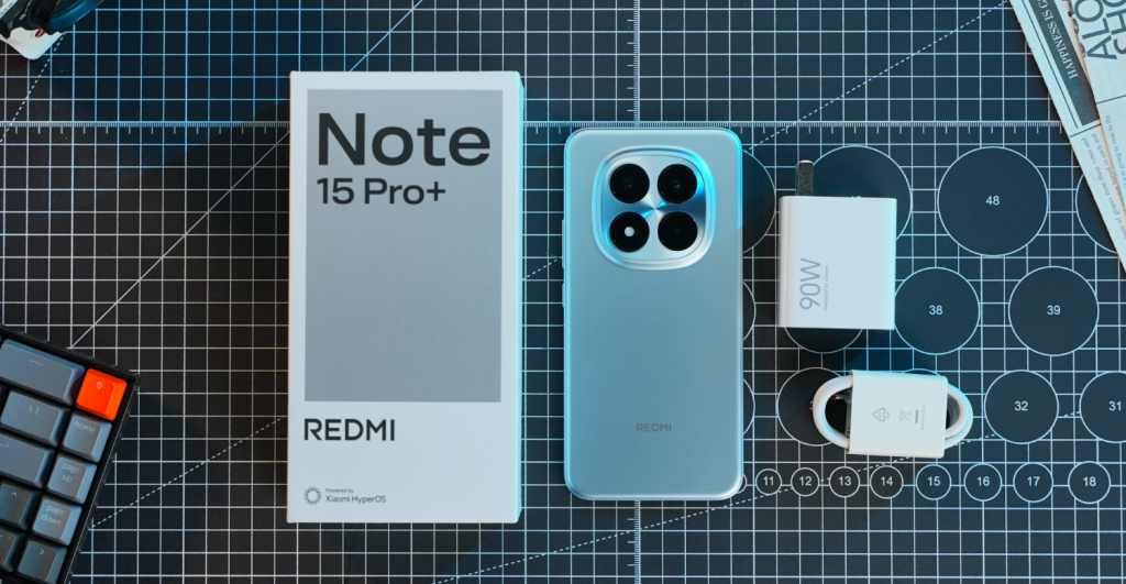 xiaomi-отправила-журналистам-молоток-вместе-с-приглашением-на-презентацию-redmi-note-15-pro+