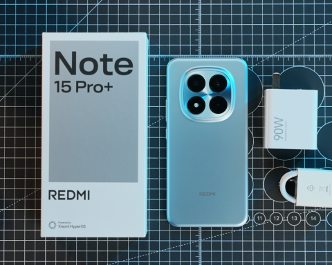 xiaomi-отправила-журналистам-молоток-вместе-с-приглашением-на-презентацию-redmi-note-15-pro+