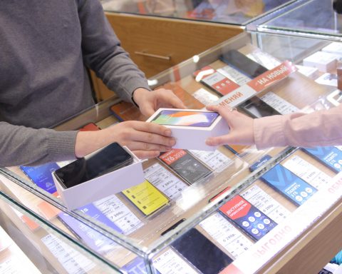 Россияне-стали-чаще-обменивать-старые-смартфоны-ради-скидки-на-новые