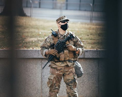 the-expert-explained-why-there-is-a-national-guard-in-the-presence-of-an-army-and-police