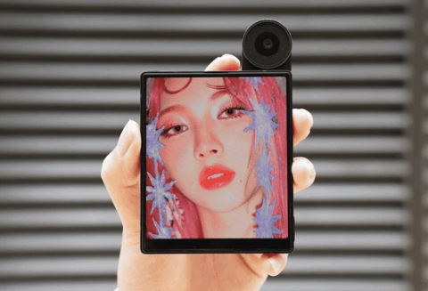 Мини-смартфон-с-ИИ-и-бесплатным-интернетом-mindone-pro-собрал-нужную-сумму