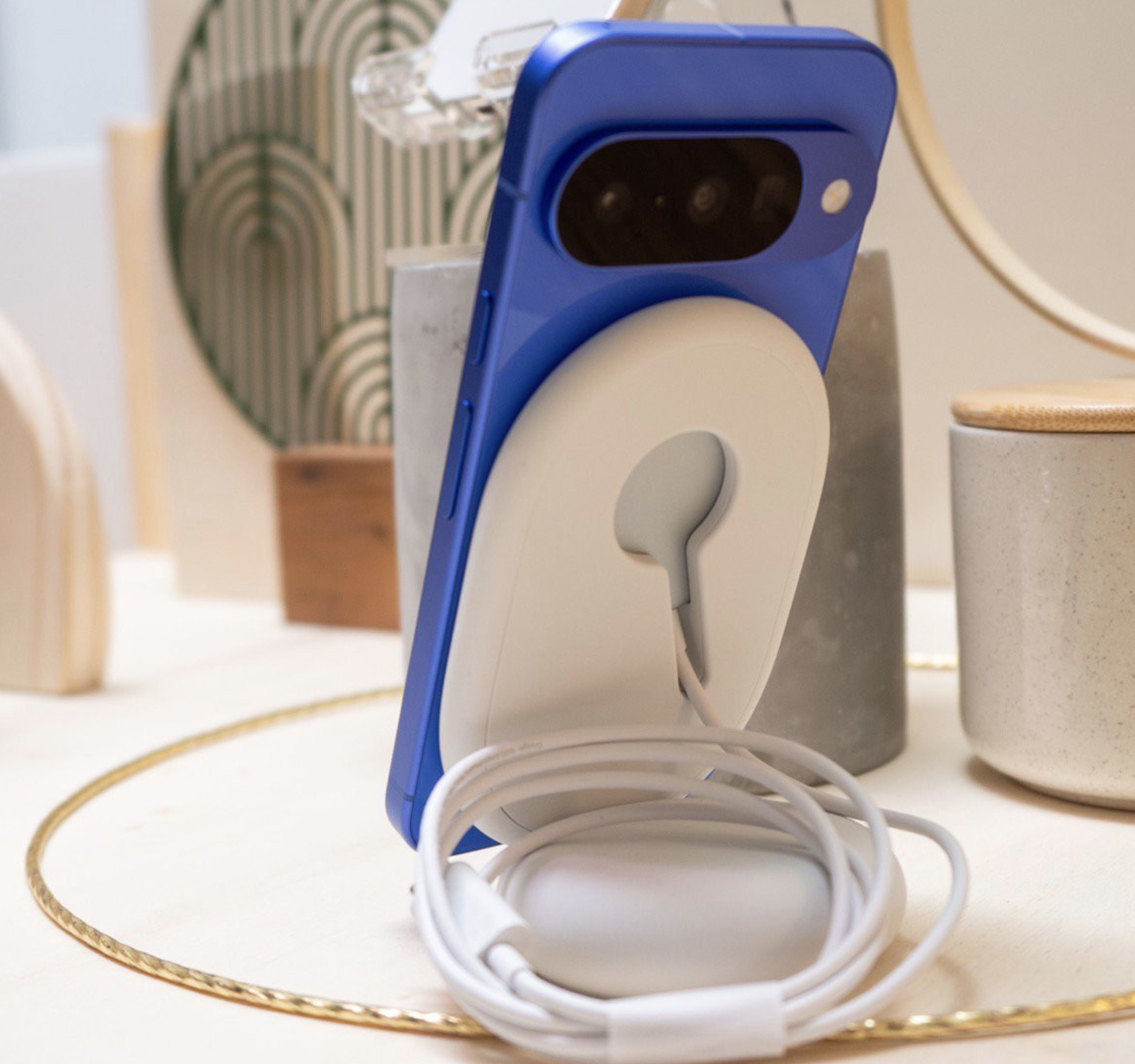 google-removed-10-wireless-reverse-charging-from-pixel-for-magnetic-charging