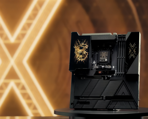 Редкая-матплата-msi-godlike-x-edition-разогнала-ryzen-7-9700x-до-7,3-ГГц