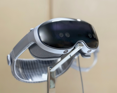 vivo-представила-свой-аналог-шлема-apple-vision-pro