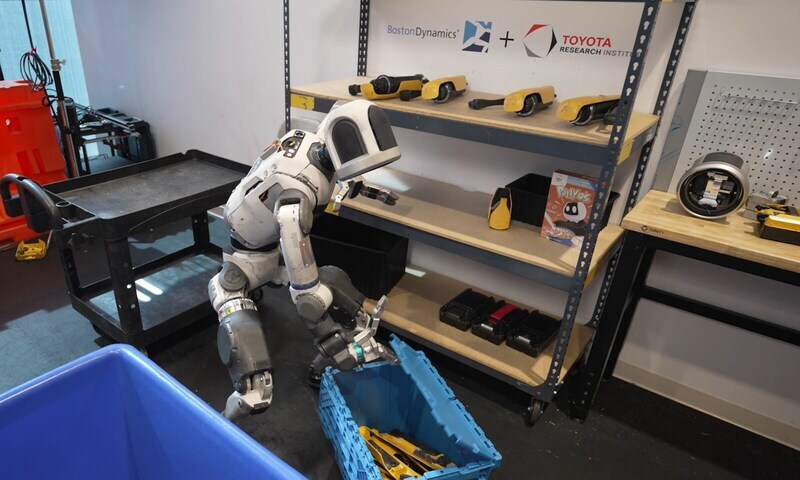 boston-dynamics-and-toyota-showed-a-gumanoid-robot-from-ai