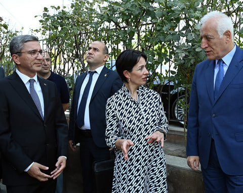 Президент-Армении-посетил-мавзолей-туркменских-эмиров-Гарагоюнлы