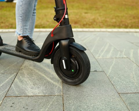 neti-will-develop-the-first-domestic-charging-for-scooters