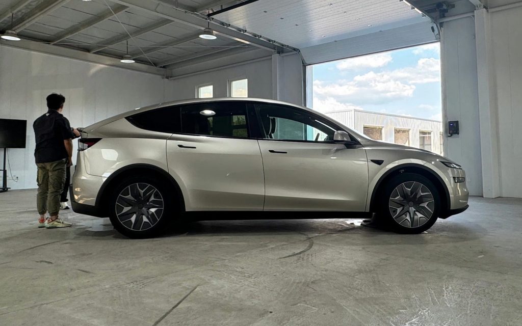 Произведённые-в-Китае-электрокары-tesla-получат-ИИ-deepseek