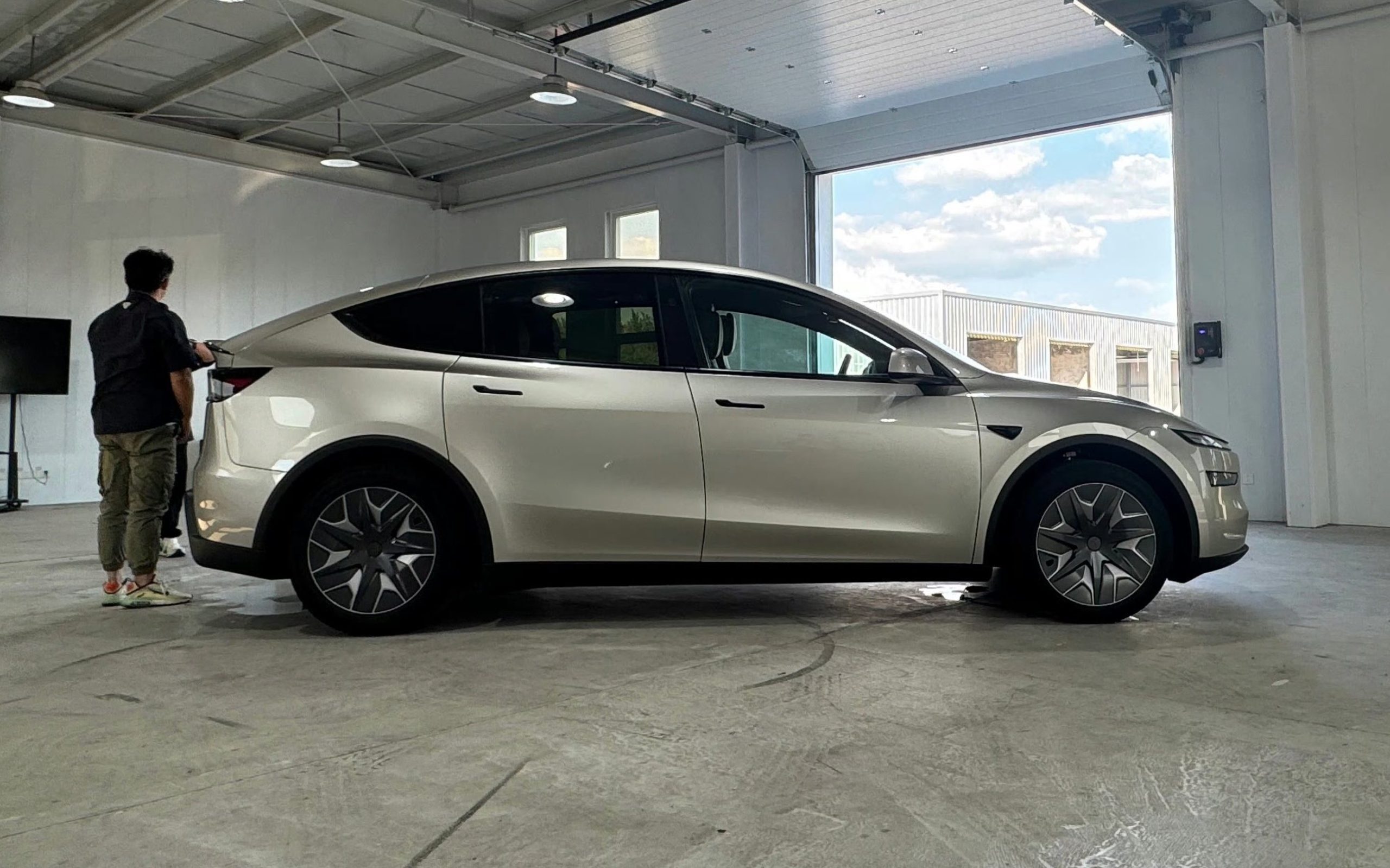 Произведённые-в-Китае-электрокары-tesla-получат-ИИ-deepseek