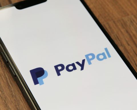 hacker-leaked-passwords-from-15.8-million-paypal-accounts