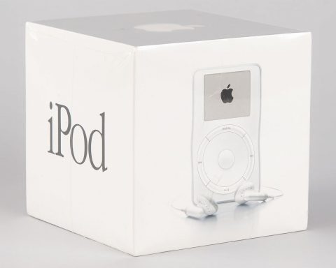 the-first-ipod-in-a-sealed-box-was-sold-at-auction-for-$-40,000
