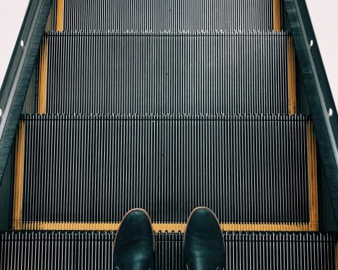 В-торговых-центрах-по-всей-России-из-за-новых-правил-могут-встать-эскалаторы