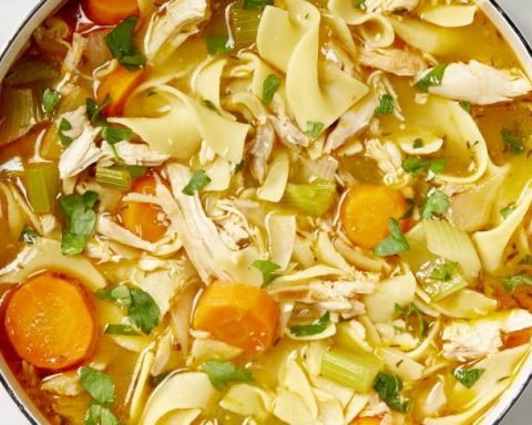 Врачи-предупредили-о-вреде-консервированного-супа-для-давления