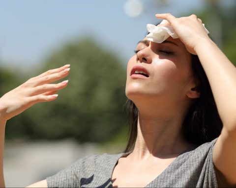 Учёные-обнаружили,-что-жара-старит-так-же,-как-алкоголь-и-курение