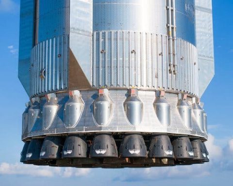 Не-зря-откладывали:-spacex-провела-«почти-безупречный»-10-й-полёт-starship