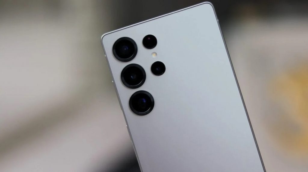 insiders:-samsung-will-change-the-design-of-the-galaxy-s26-ultra-to-improve-cameras