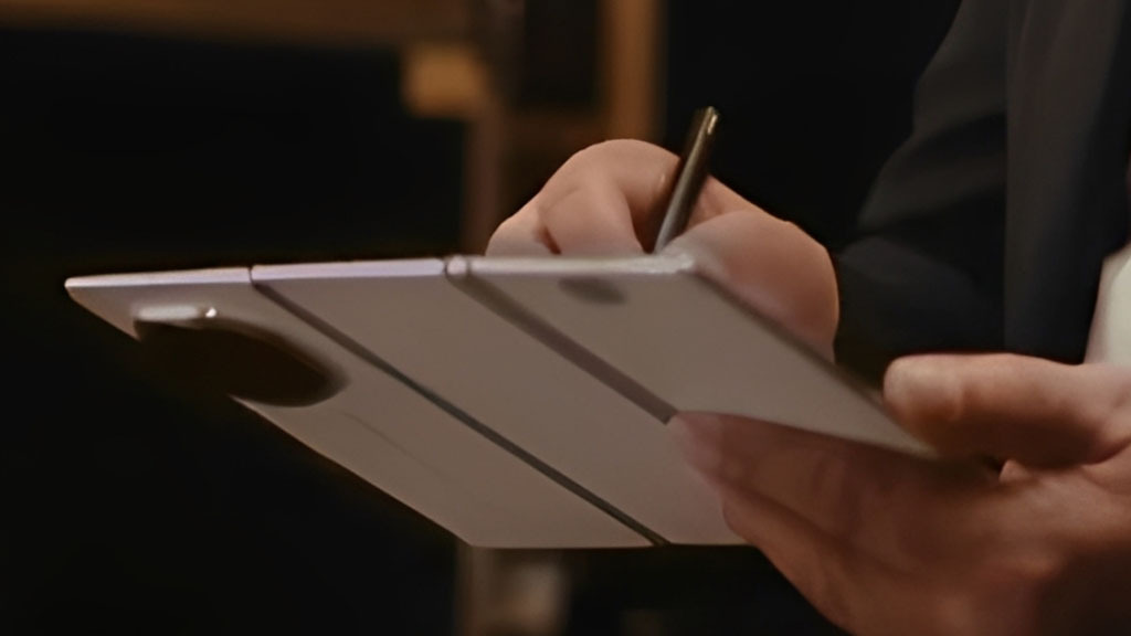 huawei-показала-живые-фото-складывающегося-втрое-mate-xts-в-белом-цвете