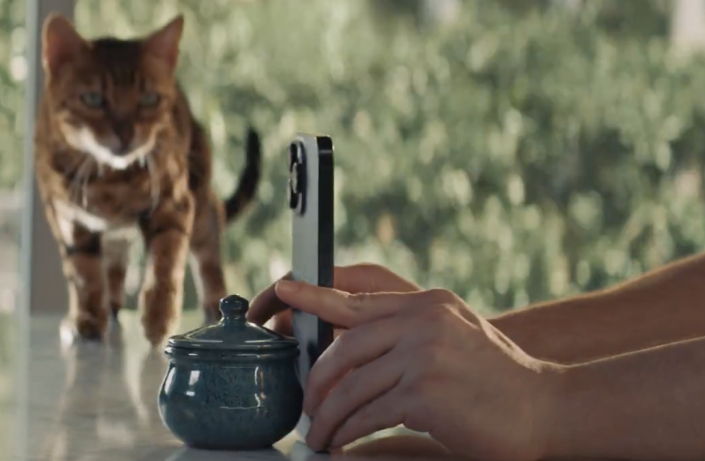 samsung-flared-up-in-an-advertisement-for-a-complex-galaxy-z-fold-7