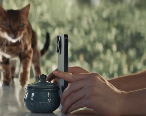 samsung-flared-up-in-an-advertisement-for-a-complex-galaxy-z-fold-7