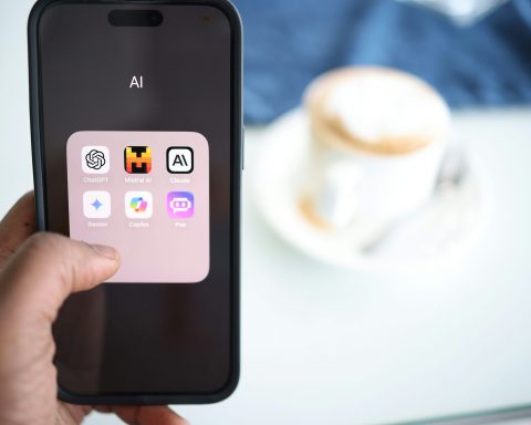 chatgpt-has-ceased-to-be-exceptional:-grok-and-gemini-began-to-catch-up-with-a-competitor