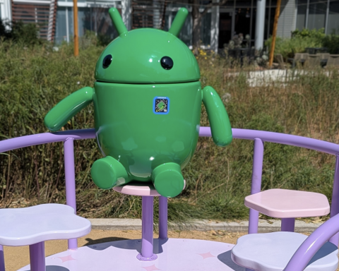 android-16-получил-собственную-статую