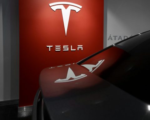 tesla-sales-in-europe-“collapsed”-by-40%-due-to-chinese-cars-by-byd