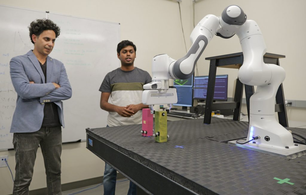 Новые-алгоритмы-помогут-роботам-работать-безопаснее-рядом-с людьми